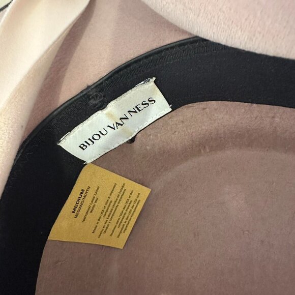 Bijou Van Ness hat, felt , used in good shape. Super cute blush pink. Size 57 M - Picture 6 of 8